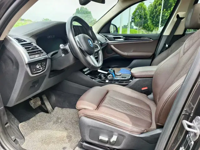 BMW iX3 — Фото автомобиля 5