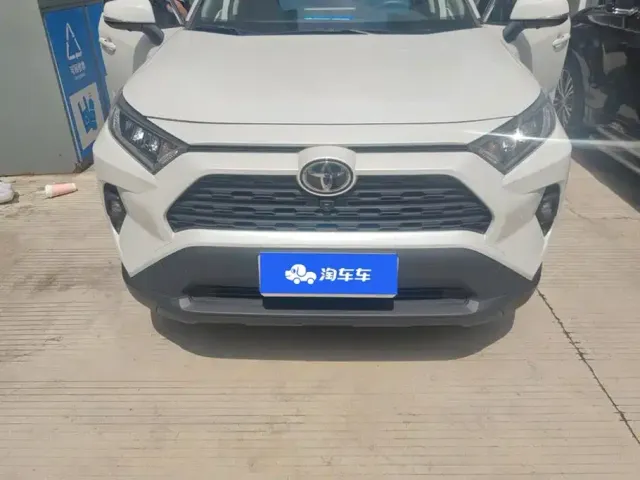 Toyota RAV4 — Фото автомобиля 2