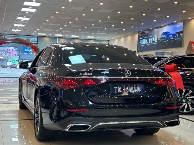 Mercedes-Benz E-Class — Фото автомобиля 5