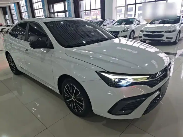 Roewe i5 — Фото автомобиля 3