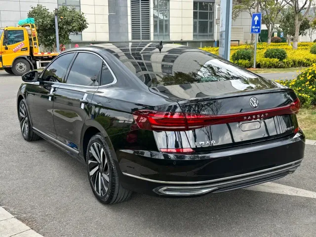 Volkswagen Passat — Фото автомобиля 4