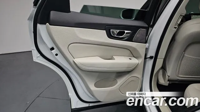 Вольво XC60 — Фото автомобиля 24