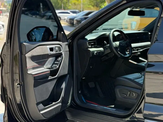 Ford Explorer — Фото автомобиля 26