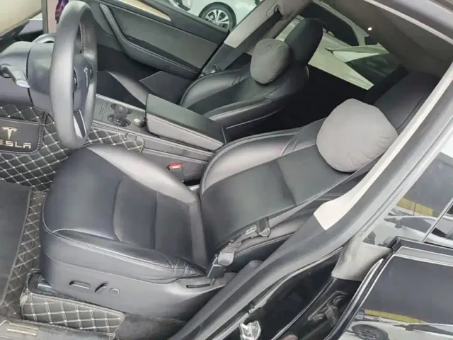 Tesla Model Y — Фото автомобиля 14