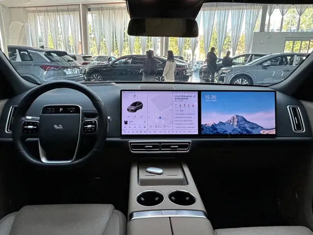 Li Auto L8 — Фото автомобиля 17
