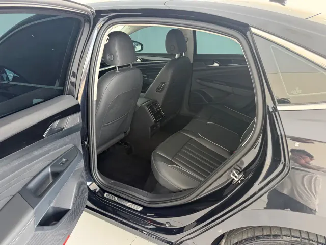 Volkswagen Passat — Фото автомобиля 14
