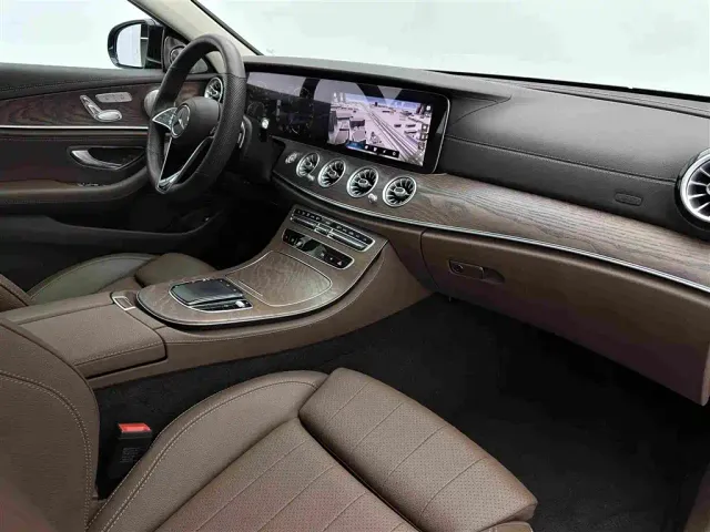 Mercedes-Benz E-Class — Фото автомобиля 17