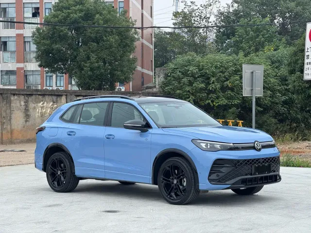 Volkswagen Tiguan L — Фото автомобиля 3