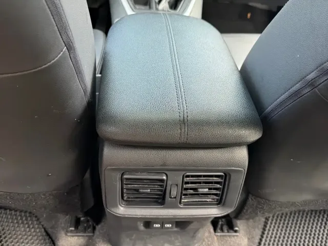 Toyota RAV4 — Фото автомобиля 10