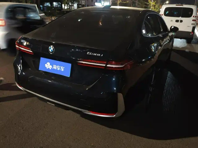 BMW 5 Series — Фото автомобиля 3