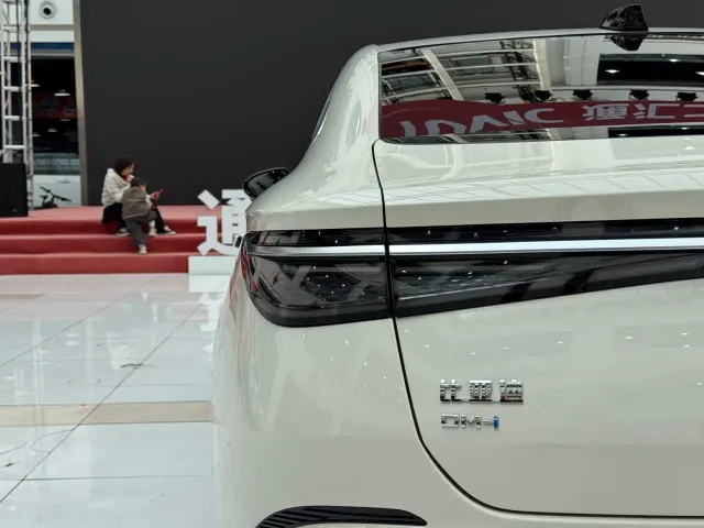 BYD Seal 07 DM-i — Фото автомобиля 20