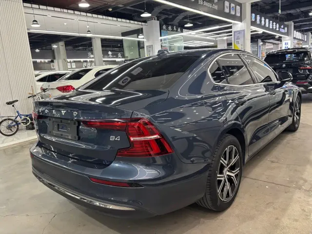 Volvo S60 — Фото автомобиля 8