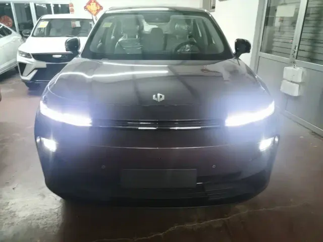Leapmotor B10 — Фото автомобиля 2