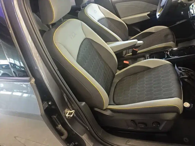 Volkswagen ID.3 — Фото автомобиля 24