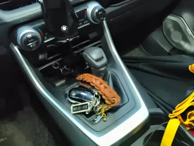 Toyota RAV4 — Фото автомобиля 16