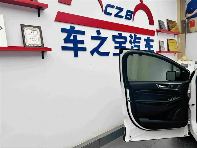 Ford Edge — Фото автомобиля 22