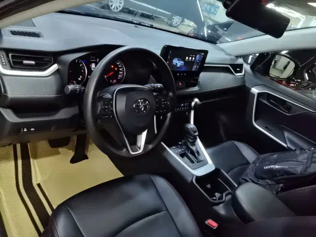 Toyota RAV4 — Фото автомобиля 9