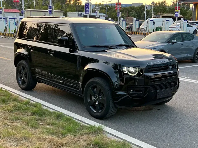 Land Rover Defender — Фото автомобиля 3