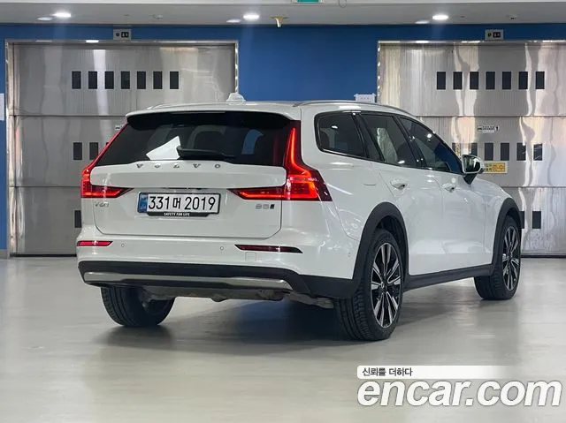Volvo V60 Cross Country 2nd Gen — Фото автомобиля 2