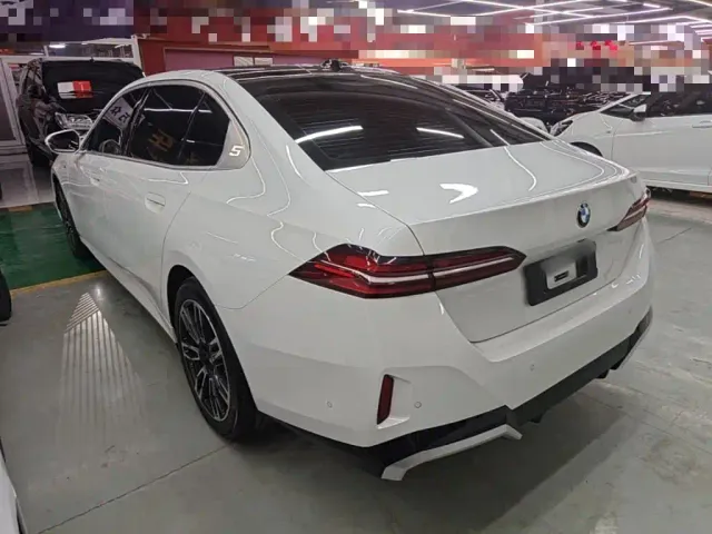 BMW 5 Series — Фото автомобиля 4