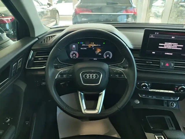 Audi Q5L — Фото автомобиля 10