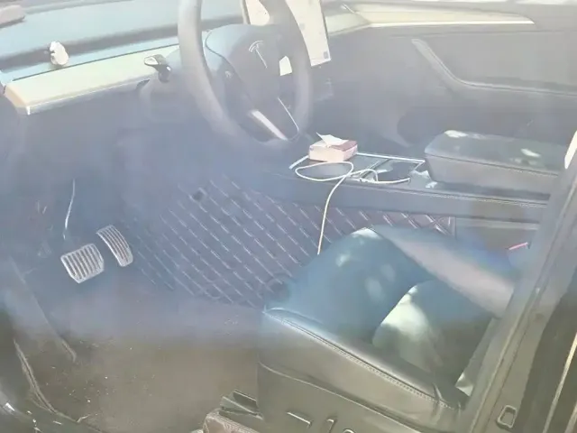 Tesla Model Y — Фото автомобиля 9