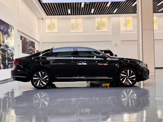 Volkswagen Passat — Фото автомобиля 4