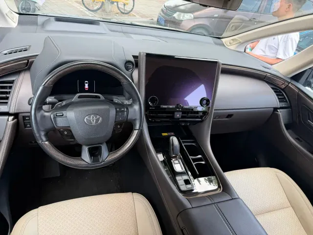 Toyota Alphard — Фото автомобиля 4