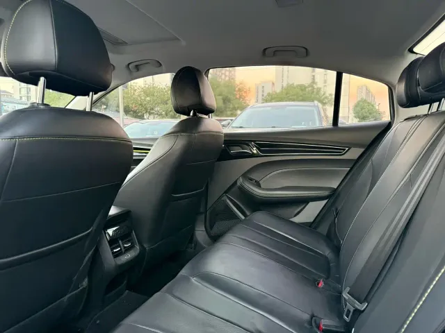 Roewe i5 — Фото автомобиля 5