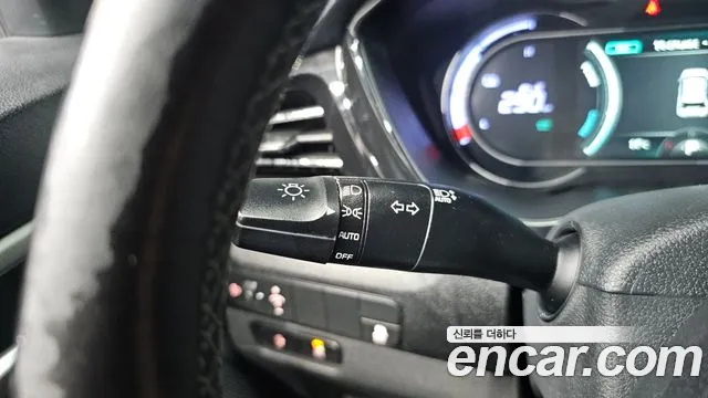 Kia Niro — Фото автомобиля 14