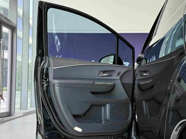 Toyota Sienna — Фото автомобиля 13