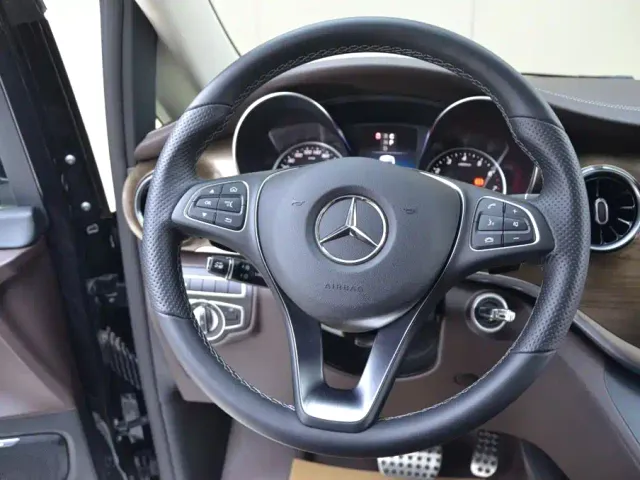 Mercedes-Benz V-Class — Фото автомобиля 10