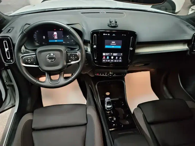 Volvo XC40 — Фото автомобиля 9