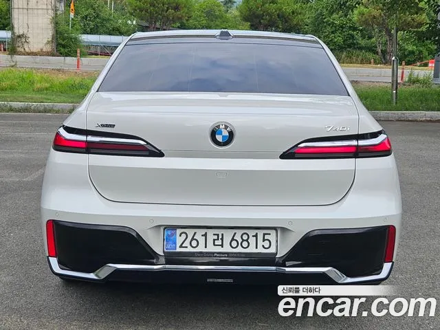 BMW 7-Series 7 серия (G70) 740i xDrive M Sport — Фото автомобиля 4