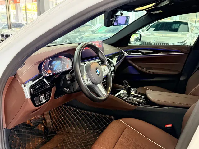 BMW 5 Series — Фото автомобиля 14