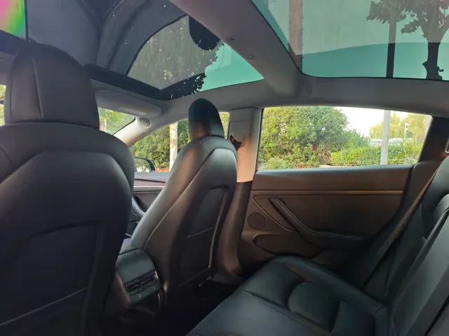 Tesla Model 3 — Фото автомобиля 5