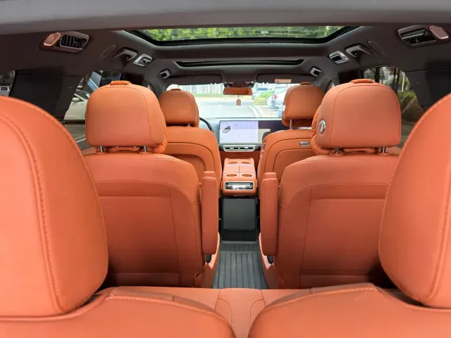 Li Auto L8 — Фото автомобиля 16
