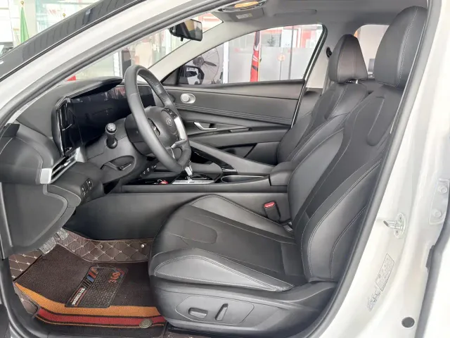 Hyundai Elantra — Фото автомобиля 4