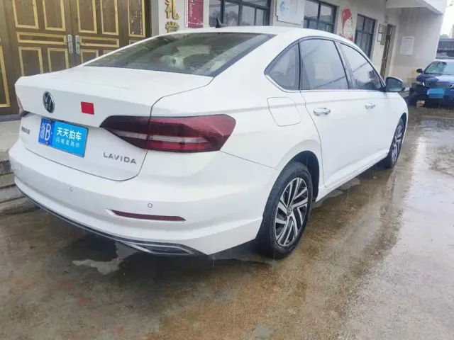 Volkswagen Lavida — Фото автомобиля 5