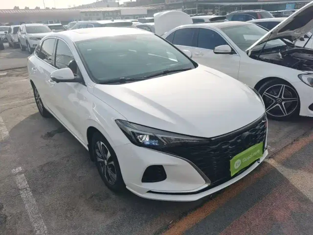 Changan Eado — Фото автомобиля 3