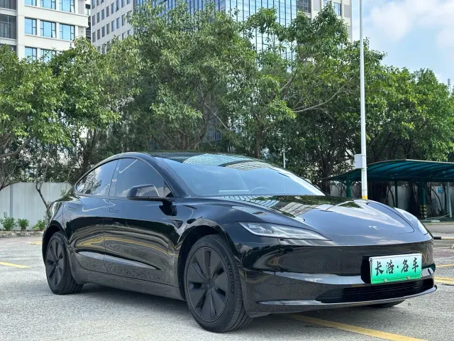 Tesla Model 3 — Фото автомобиля 3