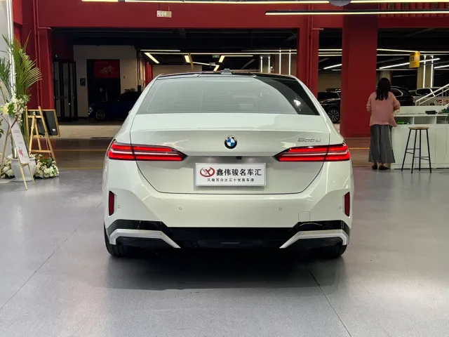 BMW 5 Series — Фото автомобиля 16