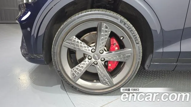 Genesis GV70 — Фото автомобиля 5