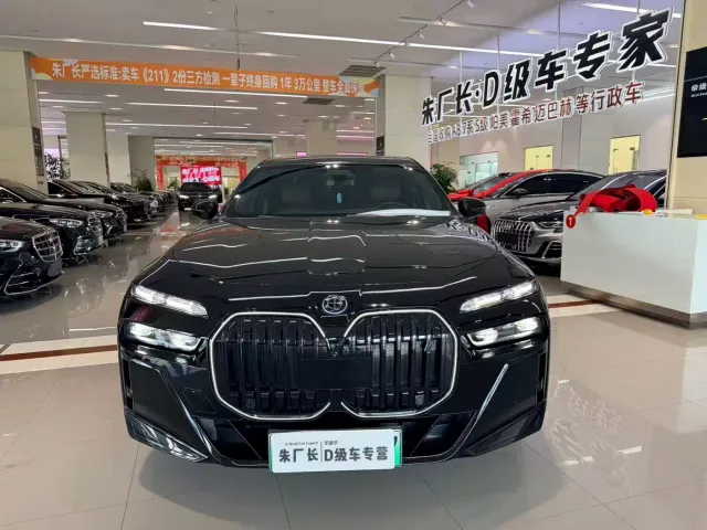 BMW i7 — Фото автомобиля 2