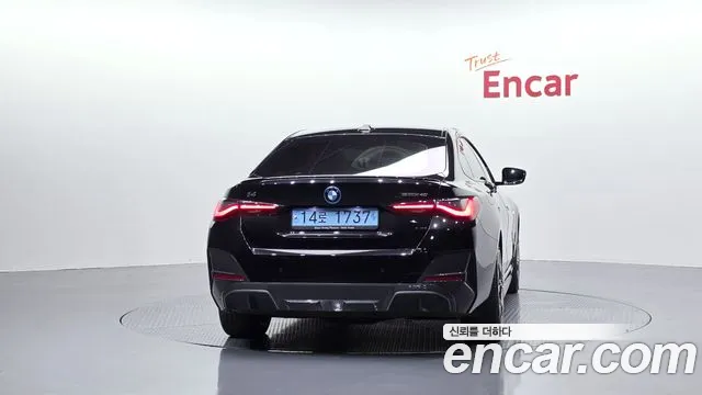 BMW i4 — Фото автомобиля 4