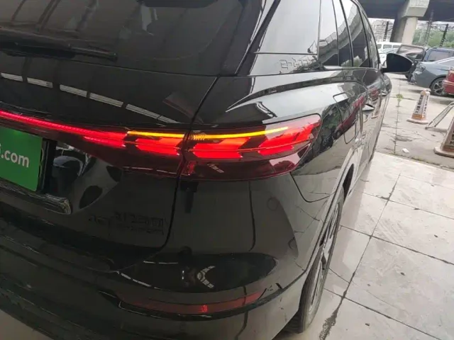 Audi Q5 e-tron — Фото автомобиля 7