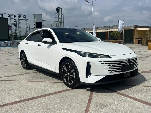 Changan Lamore — Фото автомобиля 2