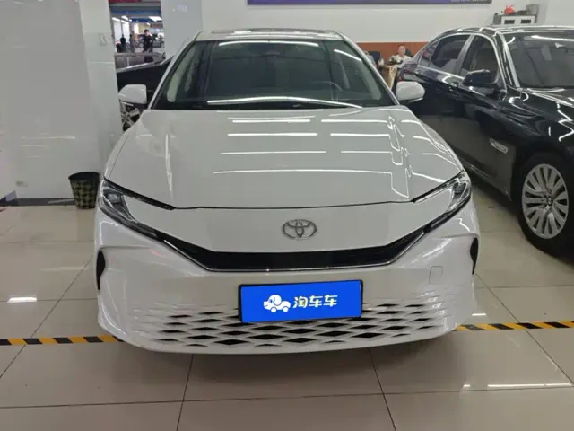 Toyota Camry — Фото автомобиля 2