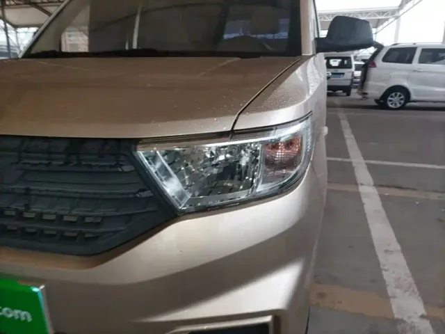 Wuling Hongguang V — Фото автомобиля 23