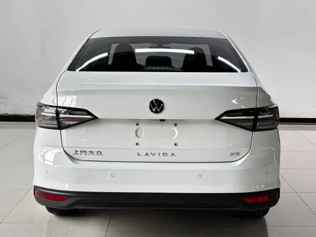 Volkswagen Lavida — Фото автомобиля 3